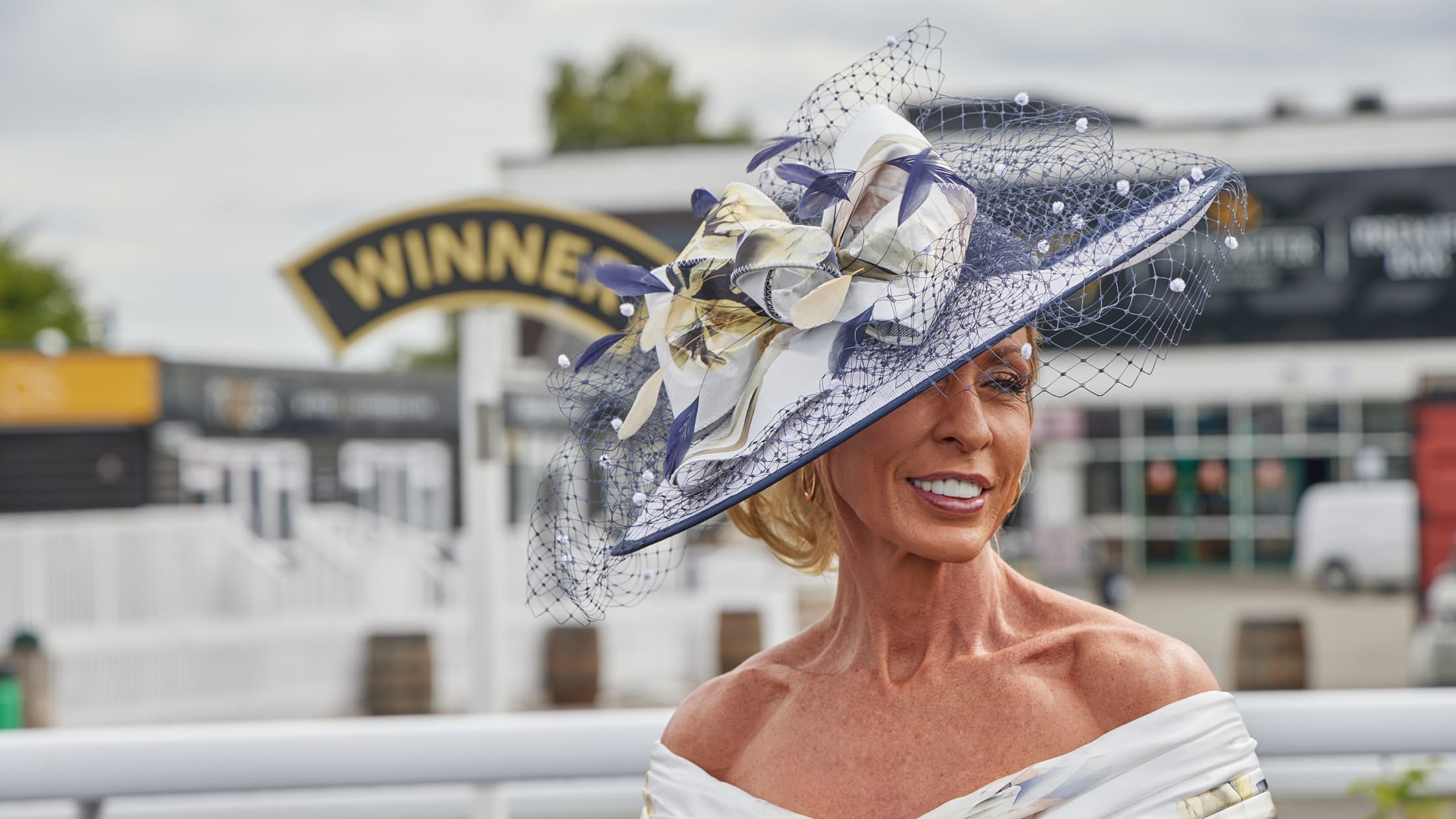 Graceful Occasions race-day fashion photoshoot by Lawrence Davis at Uttoxeter Racecourse